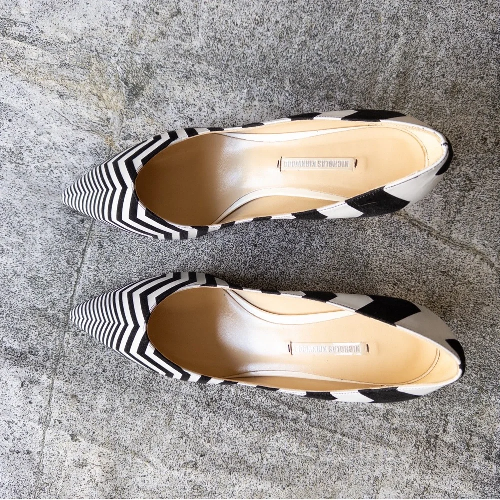 Nicholas Kirkwood Black and White Chevron‎ Suede and Leather Kitten Heel Pumps